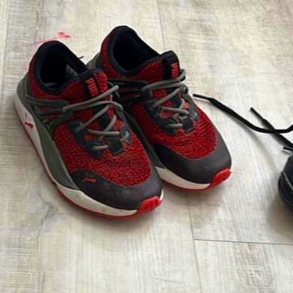 Little boys size 11 tennis shoes. Brand: PUMA  Color: red and black Little